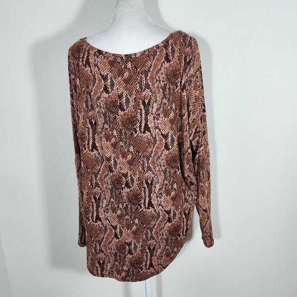 Express Brown Snakeskin Print Long Dolman Sleeve Oversized T-Shirt Size Medium - Picture 5 of 8